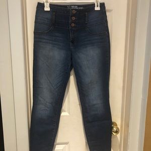 NoBoundaries hi rise skinny jean. Size 11